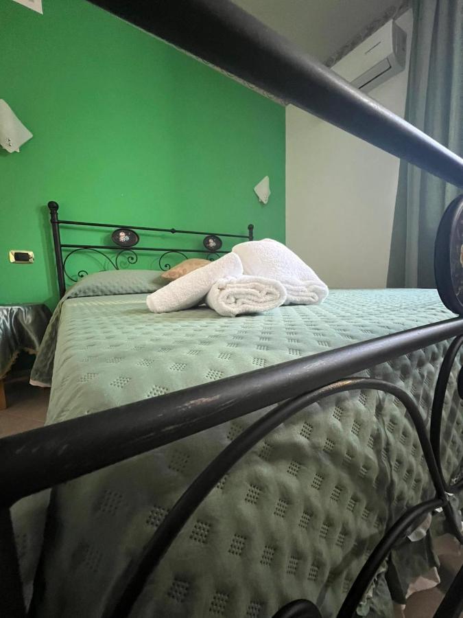 Carlo V - Holiday Rooms 포르토 엠페도클레 외부 사진